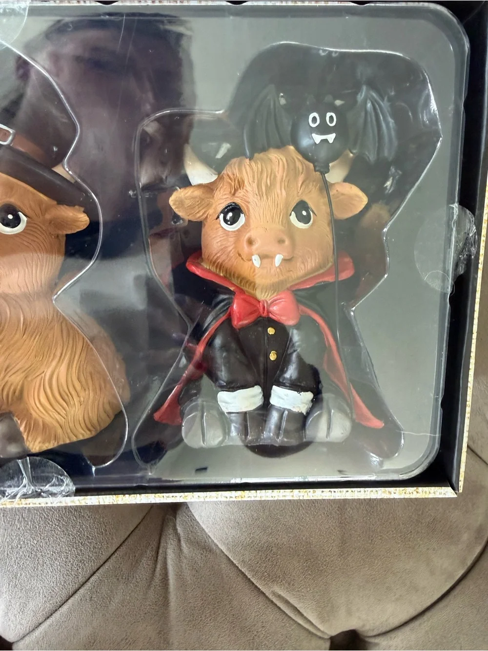 NWT Halloween Highland Cow Hallow Home 3 Piece Decor Set Vampire Witch Cape